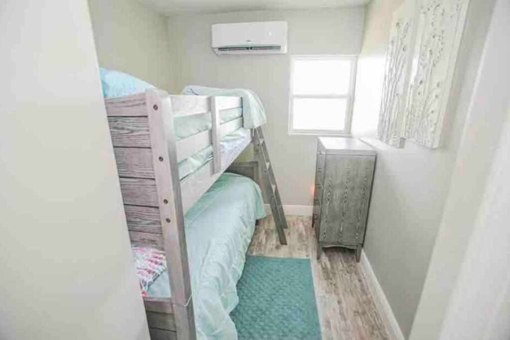 Beachfront Retreat! 3 Steps To Walkover! Surfside Beach Exterior foto