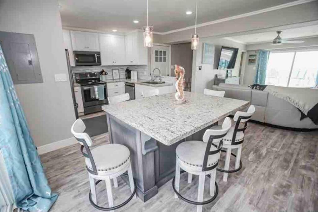 Beachfront Retreat! 3 Steps To Walkover! Surfside Beach Exterior foto
